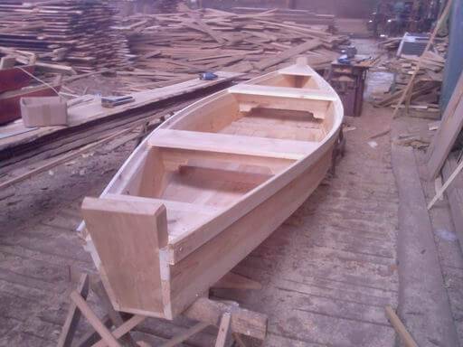 Деревянная лодка-плоскодонка