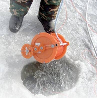Установка сети под лед с помощью лебедки
