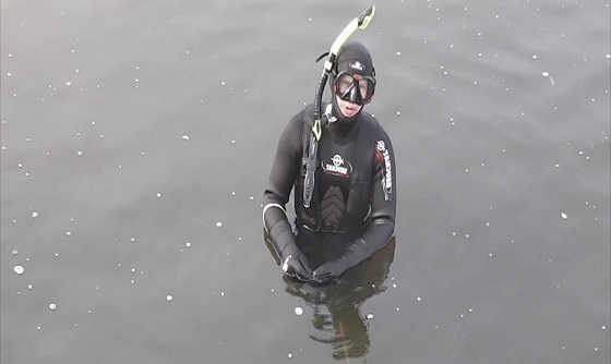 Видео подводной охоты зимой