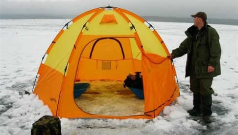 Ловля плотвы зимой в палатке