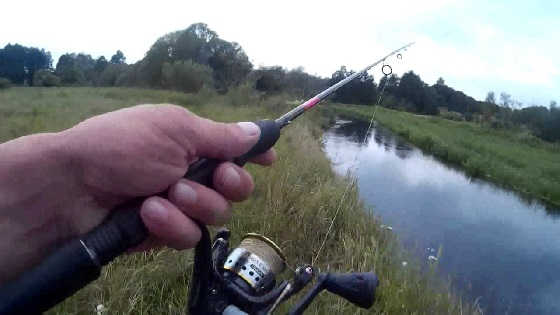 Ловля на ультралайтовый спиннинг на малой реке видео