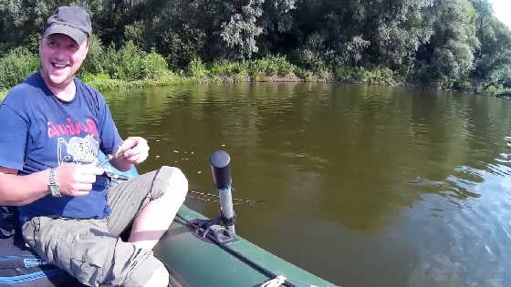Рыбалка на реке Десна с лодки видео