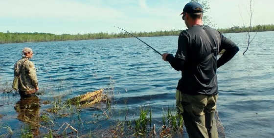 Рыбалка на затерянном в лесу озере видео