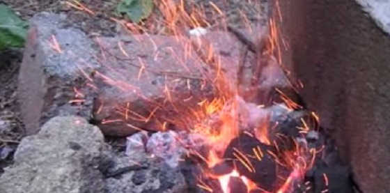 Способ розжига углей для шашлыка