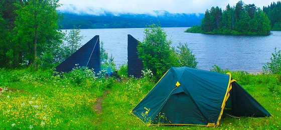 Летний отдых на озере с палаткой