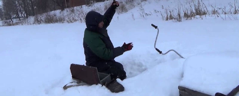Зимняя русская рыбалка