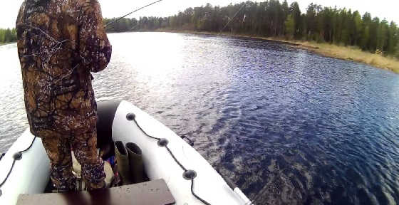 летняя рыбалка с лодки видео