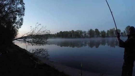 Рыбалка с ночёвкой в грозу видео