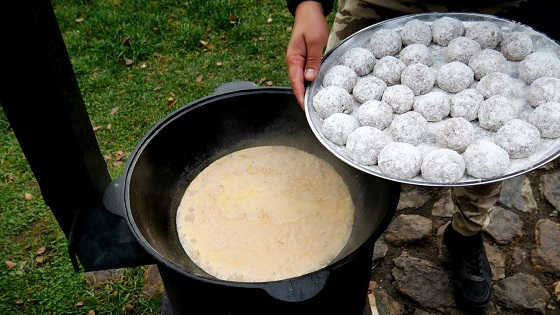 РЫБНЫЕ ФРИКАДЕЛЬКИ В КАЗАНЕ НА КОСТРЕ