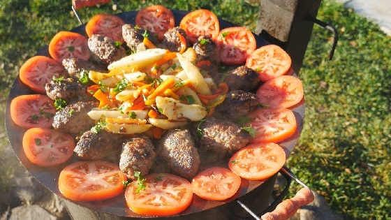 КЕБАБ С ОВОЩАМИ НА САДЖЕ