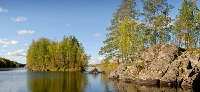 Отдых у озера в Карелии