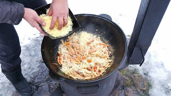 МАКАРОНЫ С КУРИЦЕЙ ПО-МЕКСИКАНСКИ В КАЗАНЕ НА КОСТРЕ
