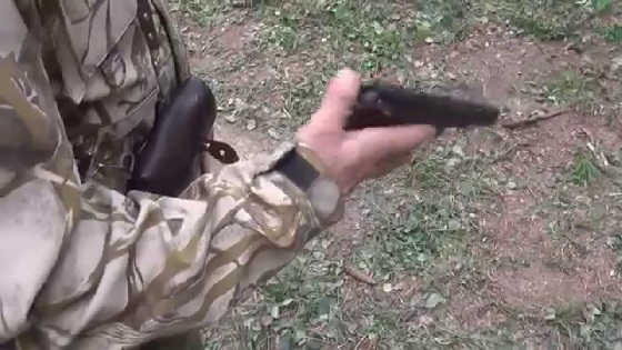 Как перезарядить пистолет Макарова одной рукой