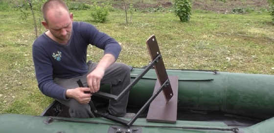 стойка для кресла в лодку