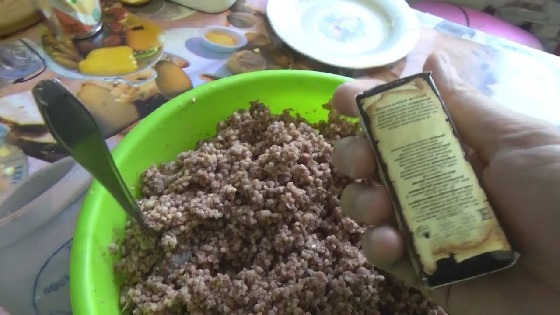 Более 47 лет он ловит только на эту рыболовную прикормку