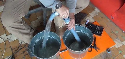 Как собрать ручную помпу для откачки воды из байдарки