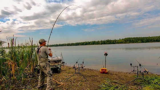 Рыбалка с ночевкой на реке с корабликом