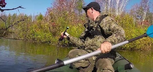 БЕШЕНАЯ ЩУКА ЗАВЕРНУЛА СПИННИНГ ПОД ЛОДКУ