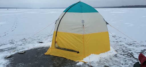 Зимняя рыбалка с ночевкой в палатке