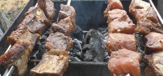 Шашлык из САЗАНА на деревенском мангале