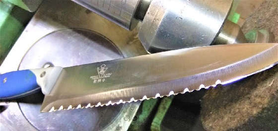Двухсторонняя серрейторная заточка ножа
