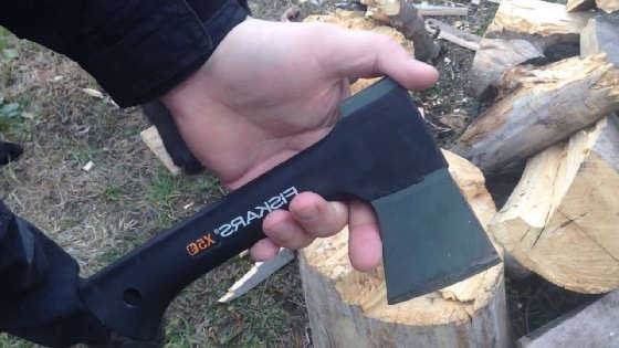 Тест туристического топорика Fiskars X5