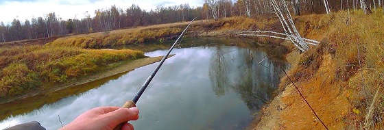 Как найти и поймать рыбу на новом участке реки осенью?
