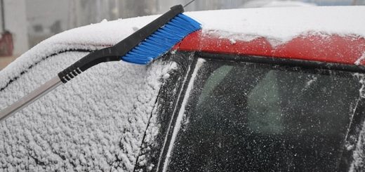 Выбираем щетку для очистки кузова автомобиля от снега