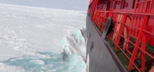 Как ледокол ломает лед