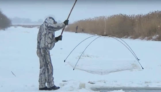 Рыбалка хапугой хлопком в Сибири в глугозимье