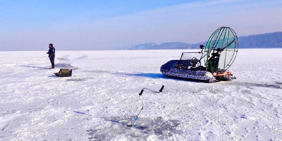 Рыбалка на аэролодке зимой