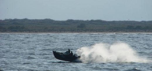 Береговая охрана протаранили лодку браконьеров