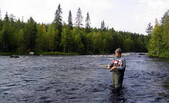 Рыбалка на реке в Карелии