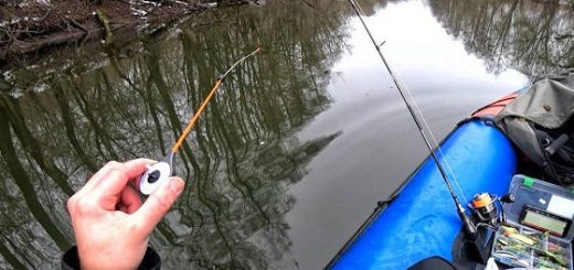 Рыбалка сплавом по дикой реке со спиннингом