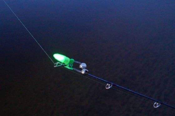 Лучшая замена светлячку на ночной фидерной рыбалке