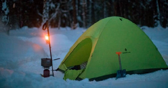 Снежный кемпинг с горячей палаткой