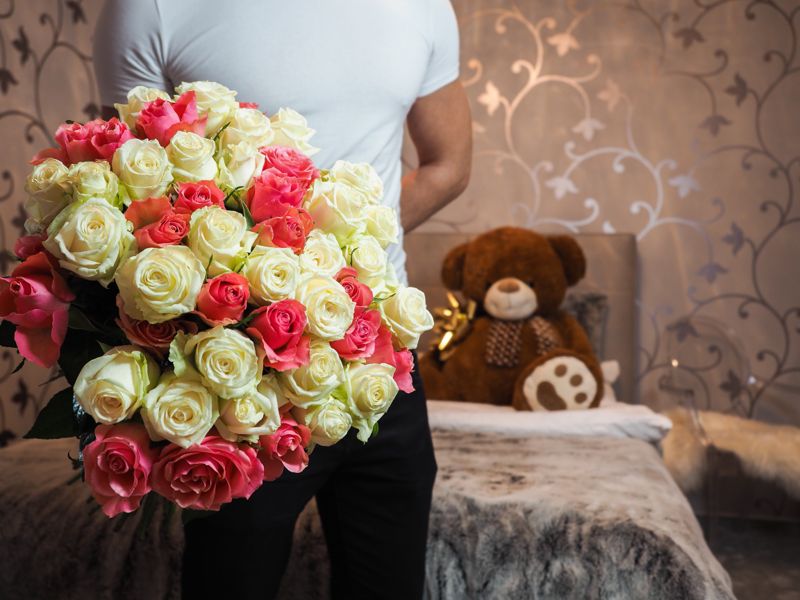 Какие розы подарить жене?