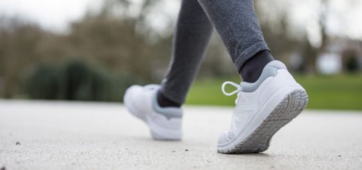 Кроссовки для прогулок и спорта